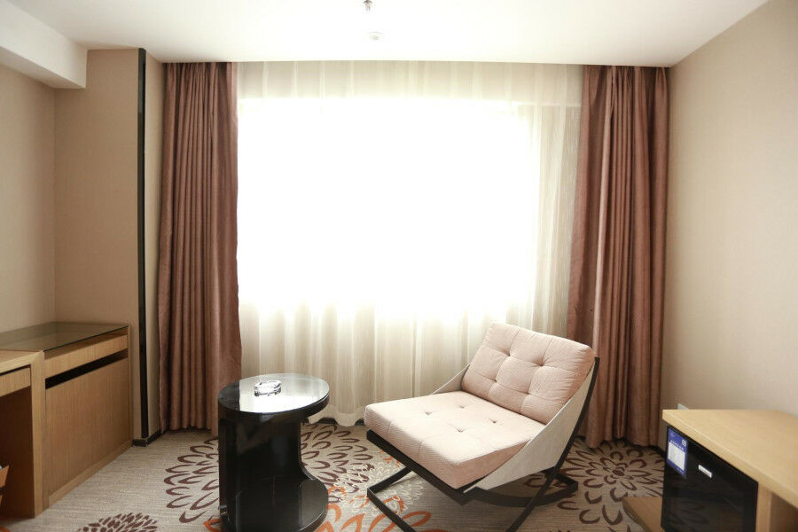 Lavande Hotel Baogang Avenue Guangbai Xinyi Branch Гуанчжоу Екстер'єр фото