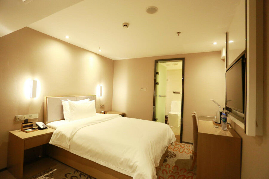 Lavande Hotel Baogang Avenue Guangbai Xinyi Branch Гуанчжоу Екстер'єр фото