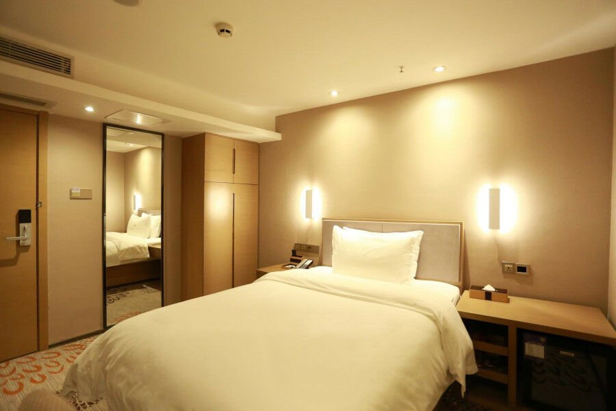 Lavande Hotel Baogang Avenue Guangbai Xinyi Branch Гуанчжоу Екстер'єр фото